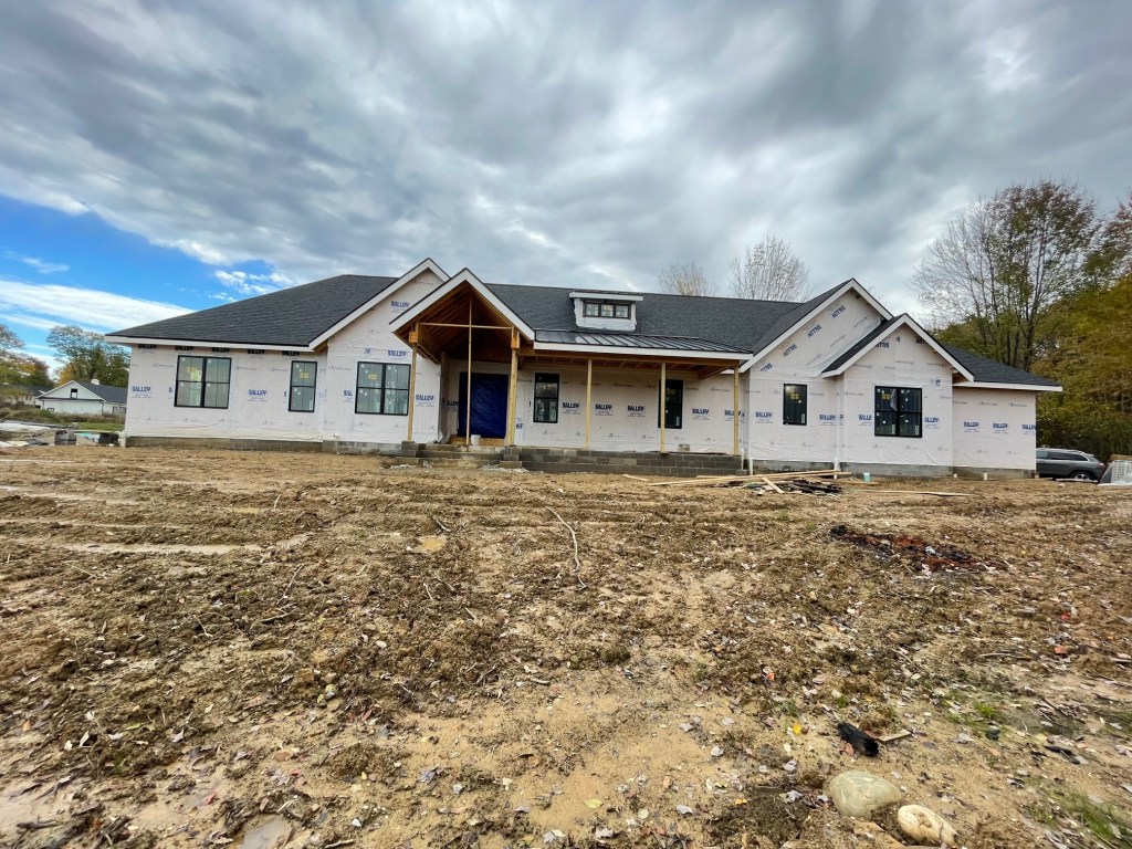 modern farmhouse under construction