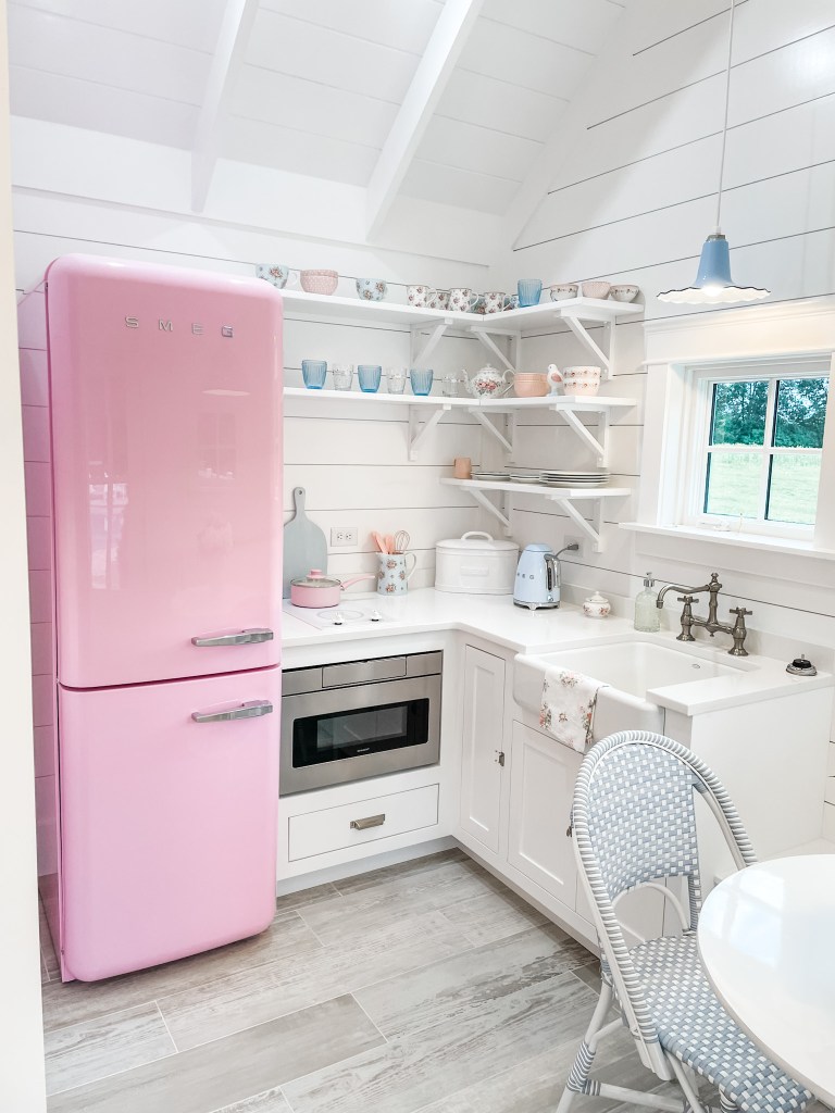 pool house kitchenette