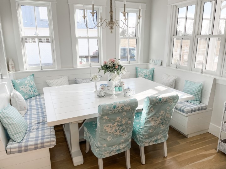 slipcovers on a dining room banquette