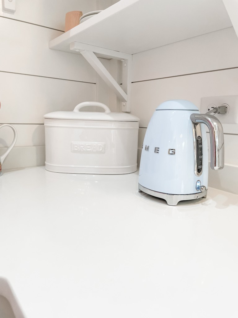 blue smeg tea kettle 
